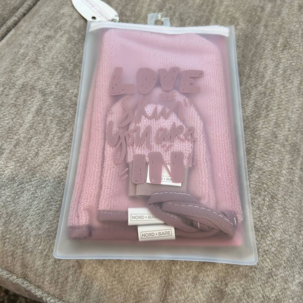 Nord + Bare Reusable skin care gloves